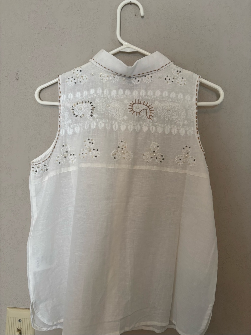 CHARLIE B Sleeveless White Button-Up Linen Blend Tank - Picture 7 of 10